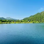 Place2be - With Infinity Pool Апартаменты *