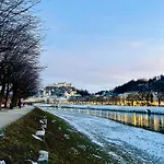 Place2be - With Infinity Pool 아파트 파이스테나우