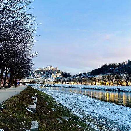 Place2be - With Infinity Pool Apartment Faistenau